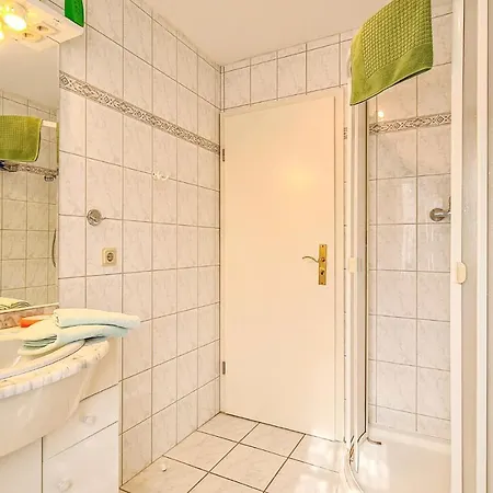 Apartment Stunning In With 1 Bedrooms And Wifi